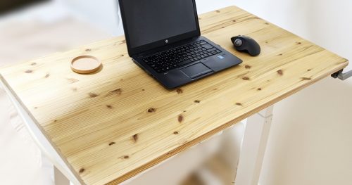 杉無垢の天板－癒しの香りを放つセクシーなデスク天板を、DIYで | Do育